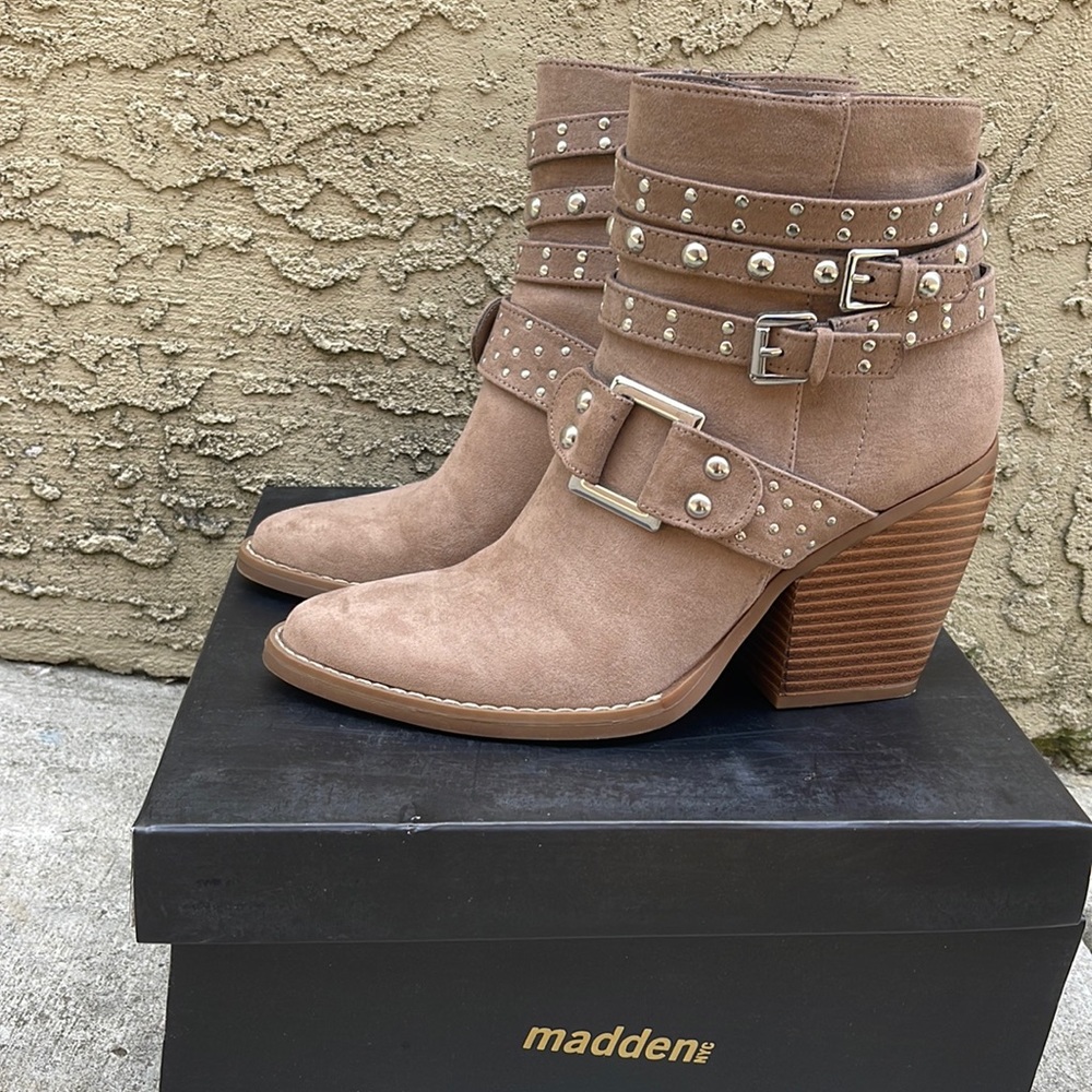 Steve Madden boots! Size 7. Worn once to an inside event.